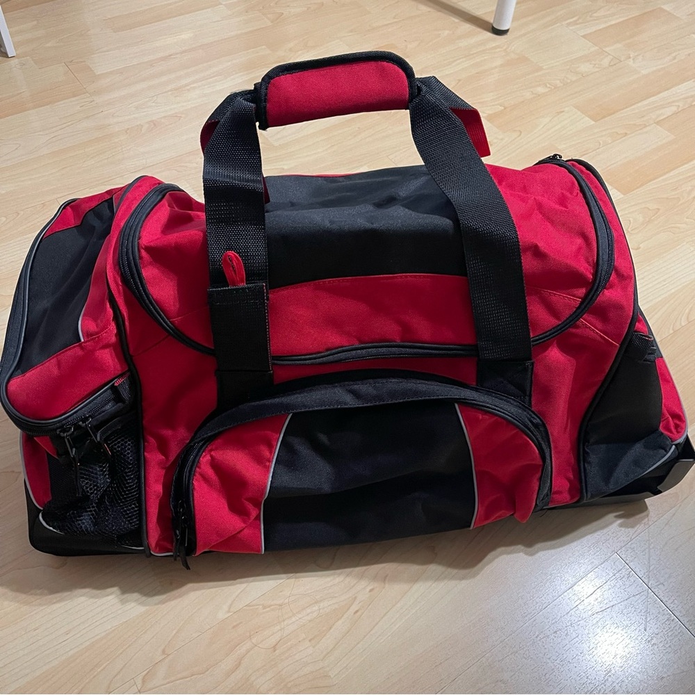 Red And Black Duffel Style Bag on Wheels w/Telescope Handle